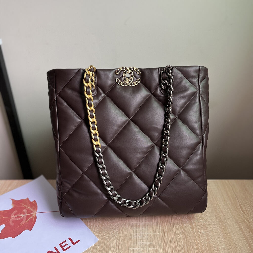 Chanel shopping bag - Image 2