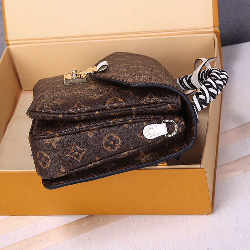 Creme LV Pochette Metis Handbag - Image 3