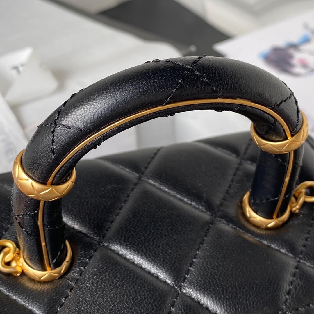 Chanel 23S handle cosmetic bag (high-end grade) - Image 5