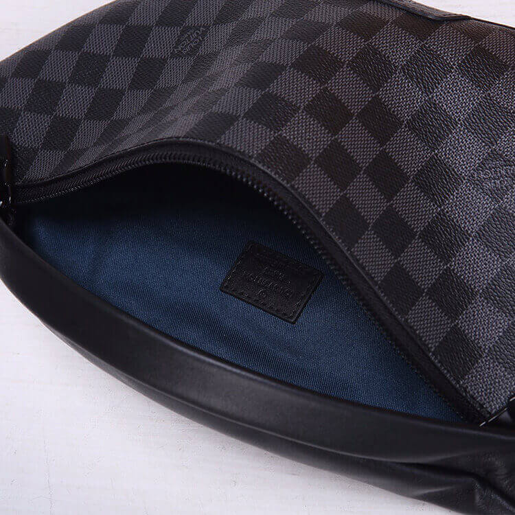 LV Discovery Bumbag - Image 6