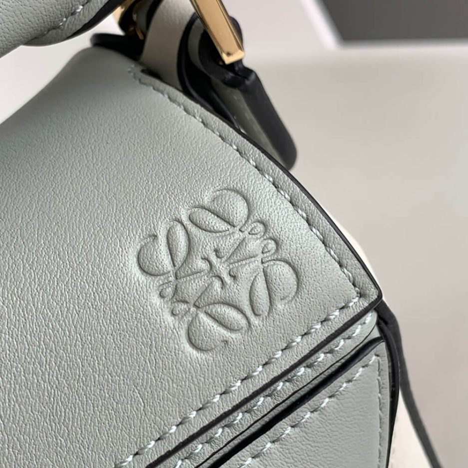 Marble Green LOEWE Mini Puzzle bag in classic calfskin - Image 6