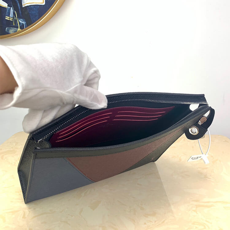 LV Pochette Voyage MM - Image 6